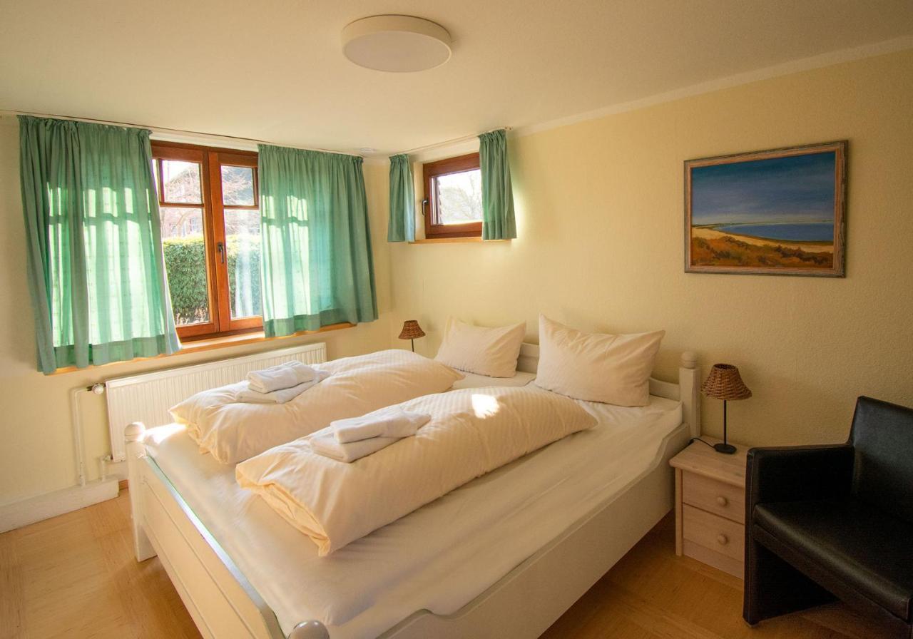 Inselhotel Kapitaen Tadsen / Amrum เนเบอ ภายนอก รูปภาพ