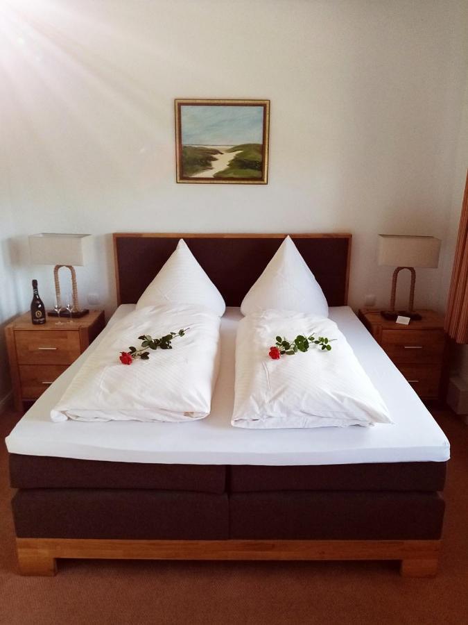 Inselhotel Kapitaen Tadsen / Amrum เนเบอ ภายนอก รูปภาพ